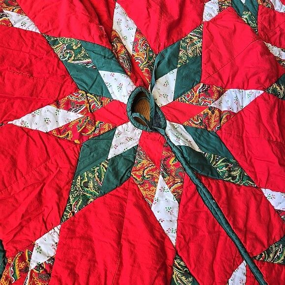 Vintage 52” Red White Green Quilted Star Country Christmas Quilt Tree Skirt - Picture 2 of 6